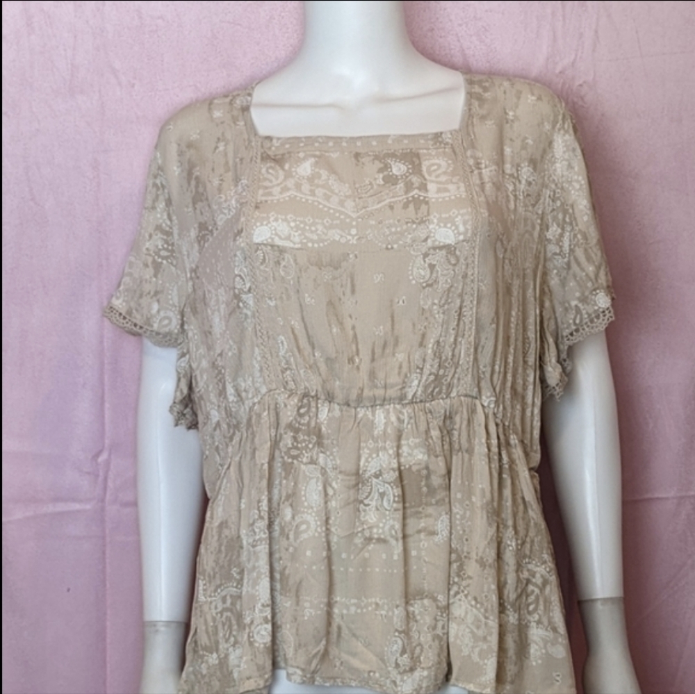 Maurices Cream Paisley Tie Back Lace Trim Sleeves Short Sleeve Blouse size XXL